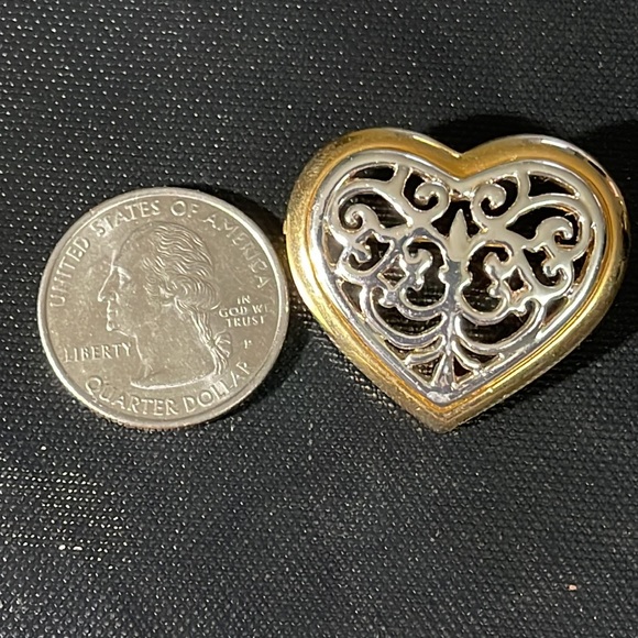 Vintage Danecraft  signed two tone heart filigree brooch - Picture 9 of 12